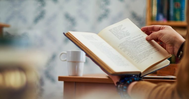 Đọc Sách Tăng Tuổi Thọ: Bí Quyết Sống Lâu Khó Ngờ Ai Cũng Nên Biết