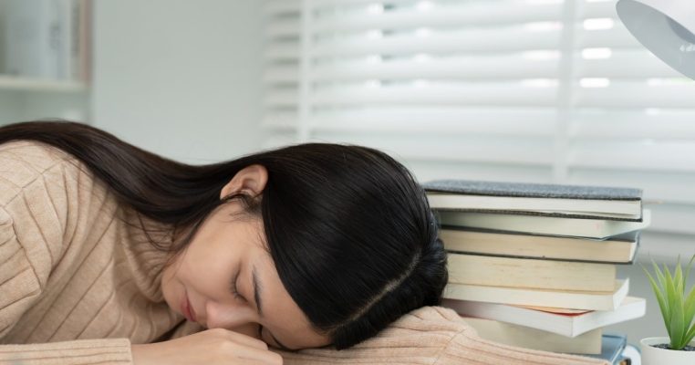 Thiếu năng lượng mệt mỏi: Nguyên nhân & Cách phục hồi nhanh