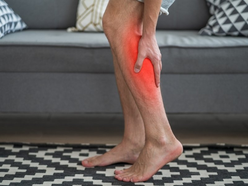 Chuột rút về đêm và tăng cân nhẹ là tác dụng phụ được ghi nhận khi uống thuốc loãng xương