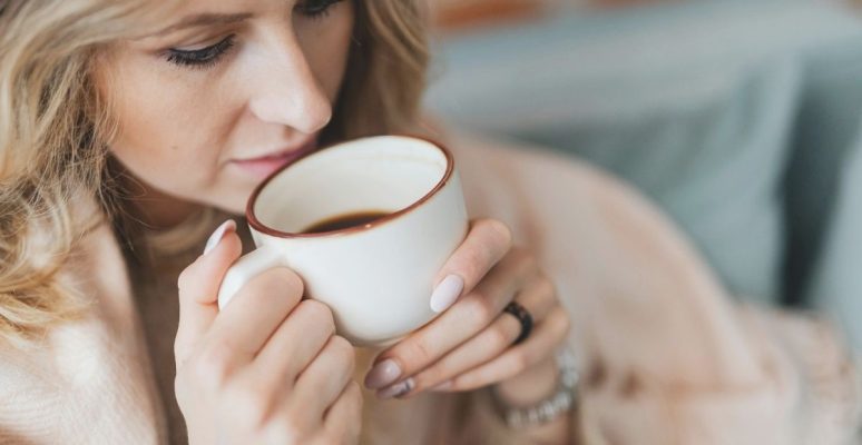 Uống cà phê có bị loãng xương không